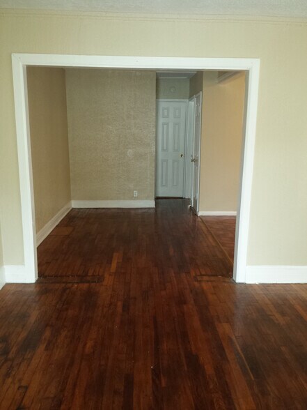 Building Photo - 3143 Magnolia, Unit b,