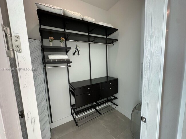 Building Photo - 17550 Collins Ave