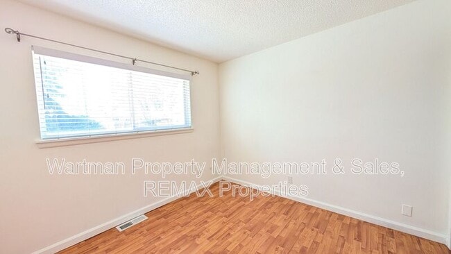 Building Photo - 3003 Gomer Ave