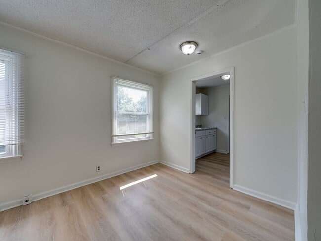 Building Photo - 139 Darnell Pl