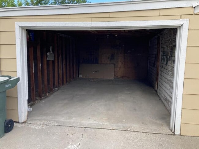 Building Photo - 2637 S Kenwood St