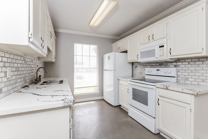 Building Photo - 102 Red Oak Cove