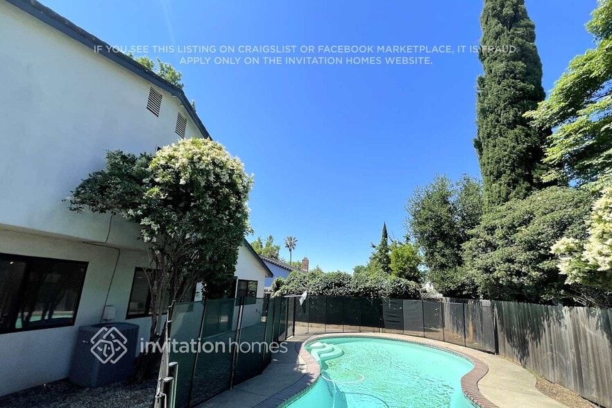 Building Photo - 2852 Londonderry Dr