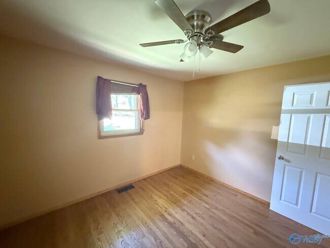 Building Photo - 1012 Strong St