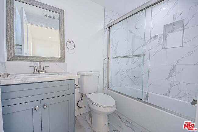 Building Photo - 10803 1/2 Kling St