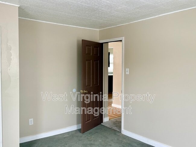 Building Photo - 172 Sullivan Rd