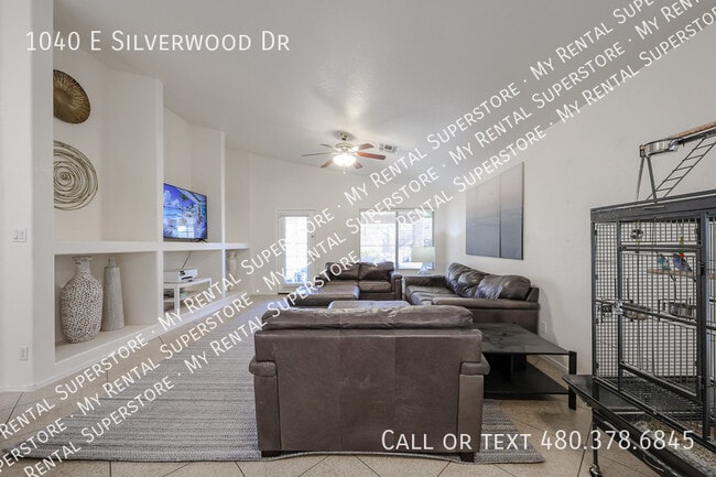 Building Photo - 1040 E Silverwood Dr