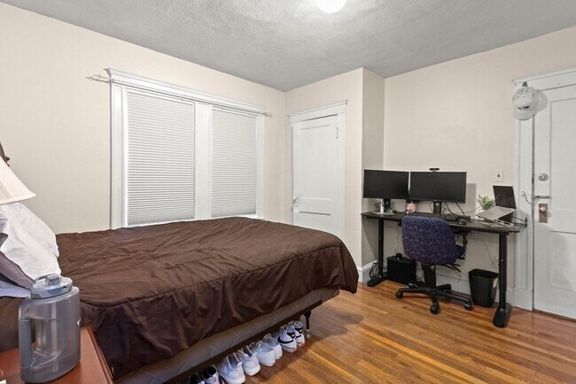 Building Photo - 51 Sargent Ave