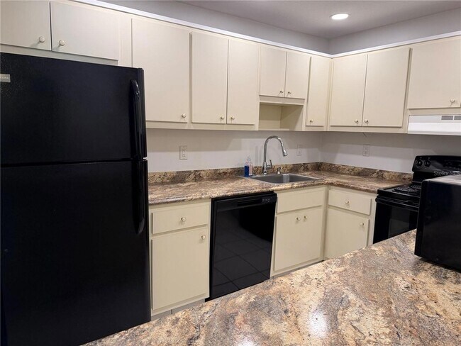 Building Photo - 245 Center Rd