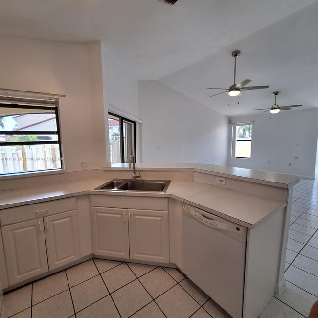 Building Photo - 3214 San Remo Cir