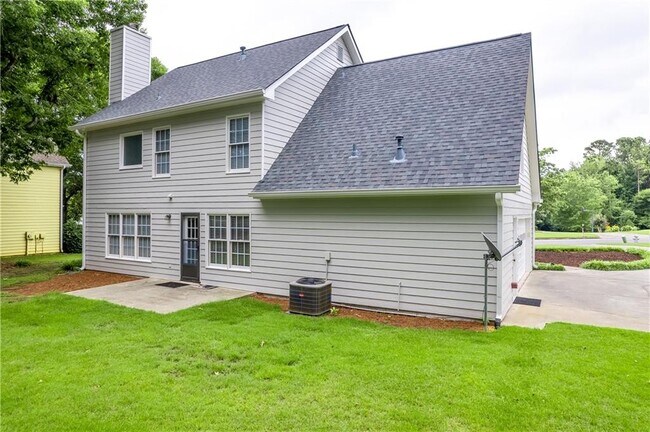 Building Photo - 2232 Woodbriar Dr