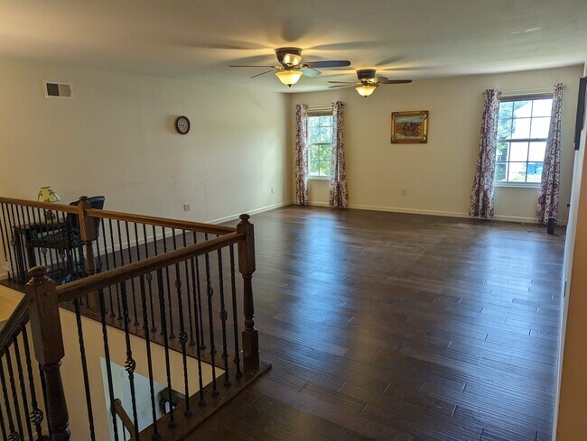 Building Photo - 5 Auction Dr