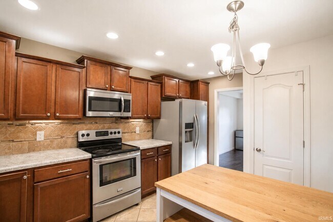Building Photo - 3937 Amethyst Dr