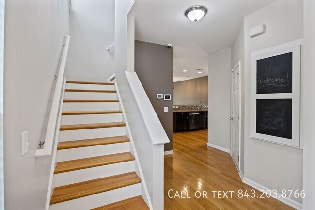 Building Photo - 158 Charlesfort Way