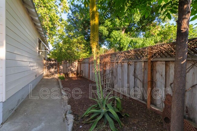 Building Photo - 703 A St