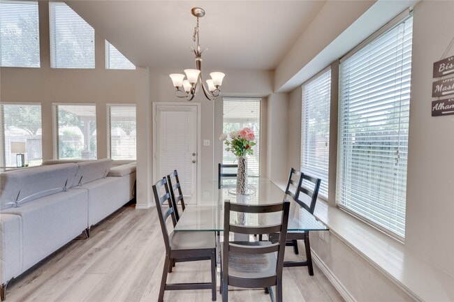 Building Photo - 25806 Palmdale Estate Dr