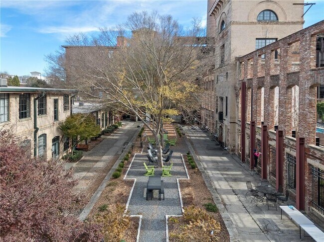 Building Photo - 170 Boulevard NE