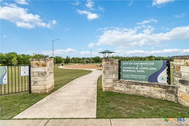 Building Photo - 421 Capistrano Dr
