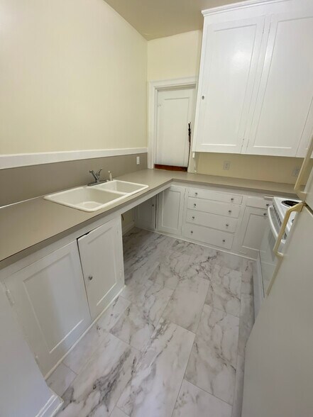 Kitchen - 1329 Northeast Hancock Street