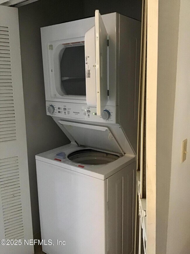 Building Photo - 4 Tarragona Ct