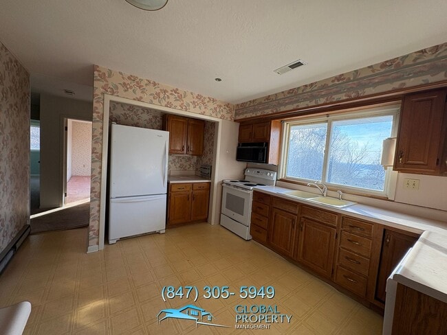 Building Photo - 3 Bedroom Home For Rent