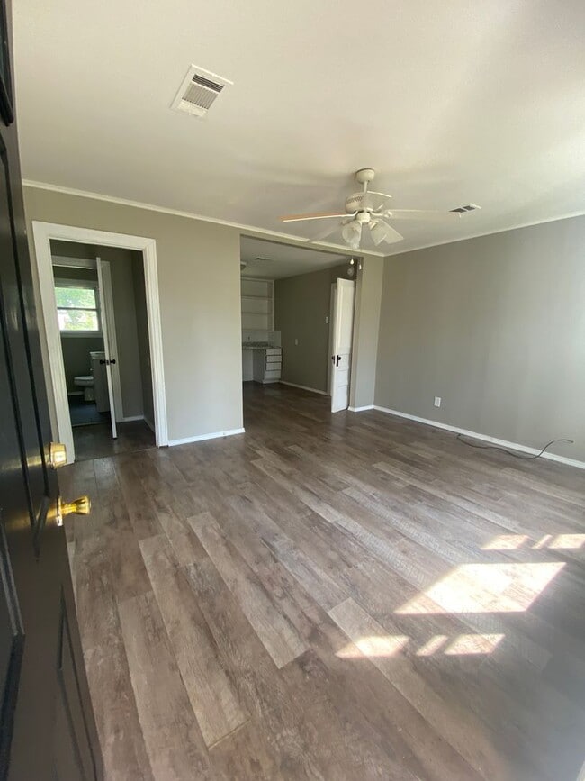 Building Photo - 4313 Spradling Ave
