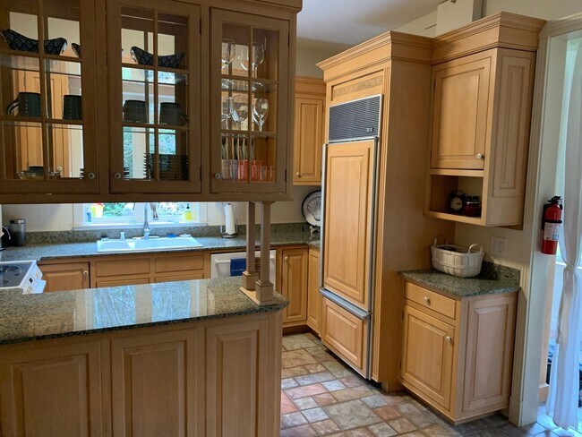 Building Photo - Charming 1BR House in Shelton