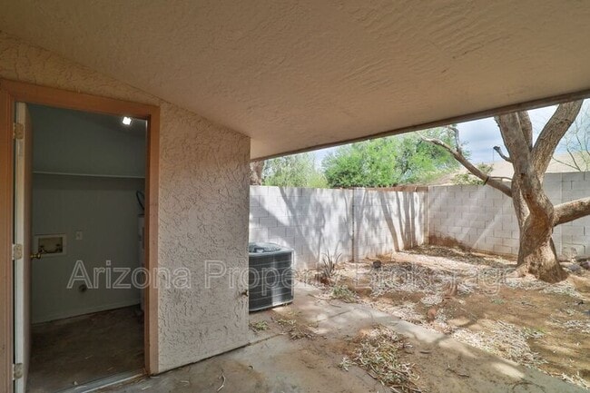 Building Photo - 6144 E Glencove St