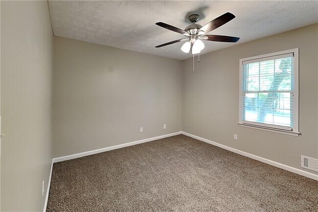 Building Photo - 2693 Raven Trail NE