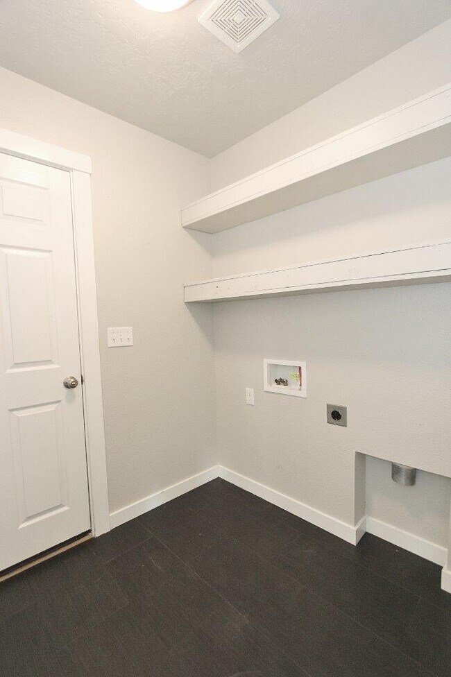 Building Photo - 2897 W Jayton Dr