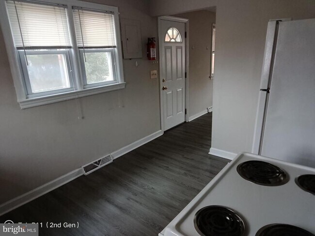 Building Photo - 16 N Orchard St