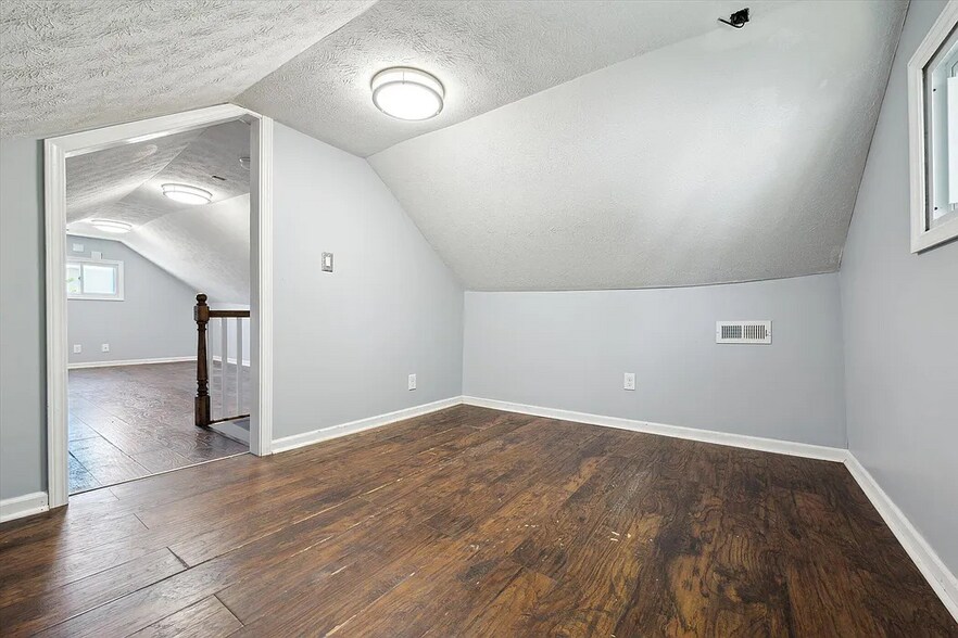 Building Photo - 330 Richmond Ave