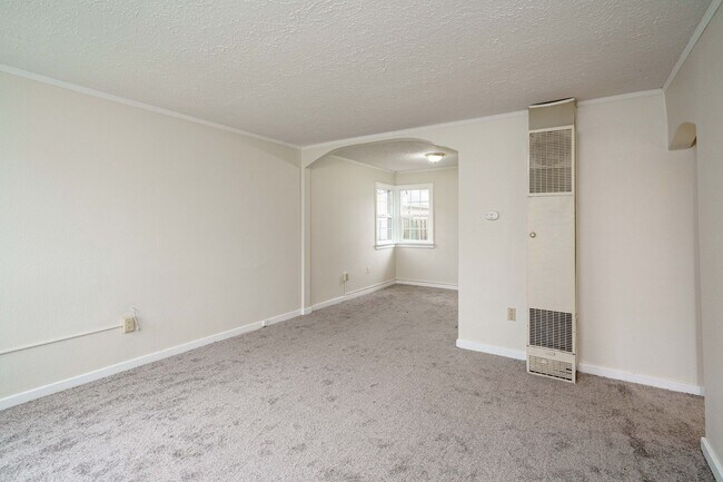 Building Photo - 1 Bedroom 1 Bath with Detached Garage