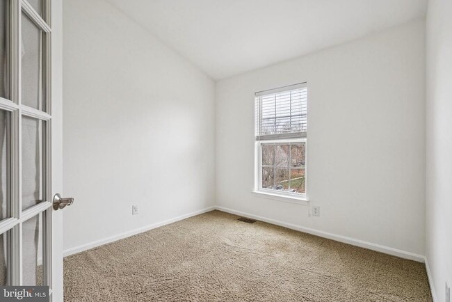 Building Photo - 1010 Crestmont Dr