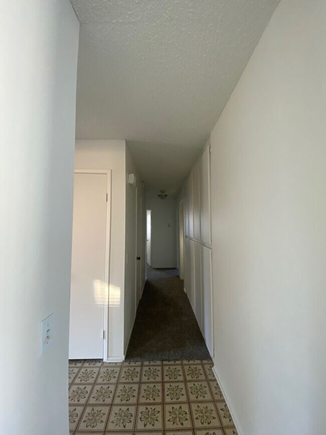 Building Photo - North Redlands Home with NEW Paint & Carpet