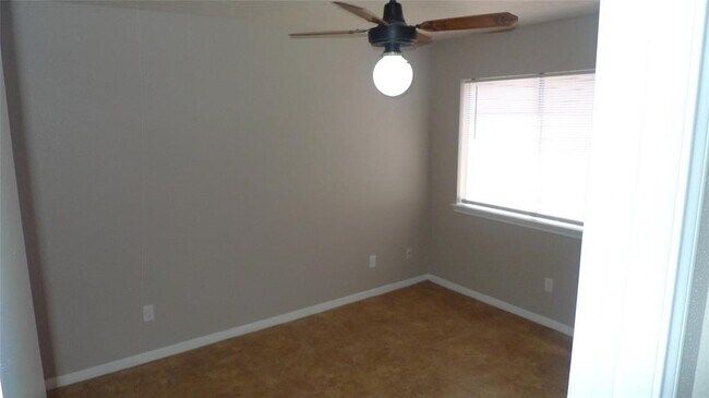 Building Photo - 7772 Park Falls Dr