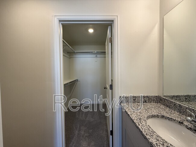Building Photo - 203 E Arcade Dr