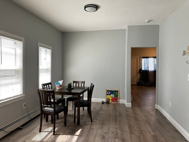 Building Photo - 73 A Marlborough St