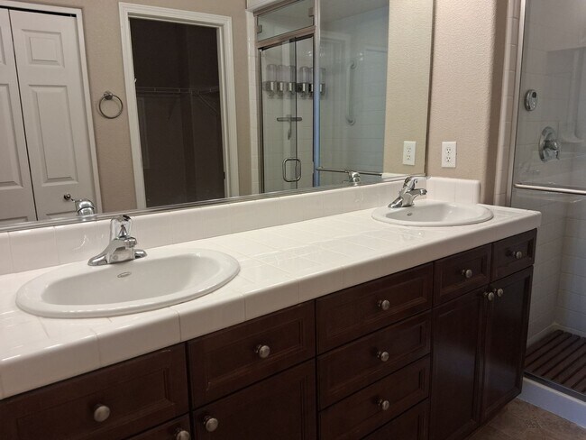Building Photo - For Rent. 3 Bedroom, 2.5 Bath