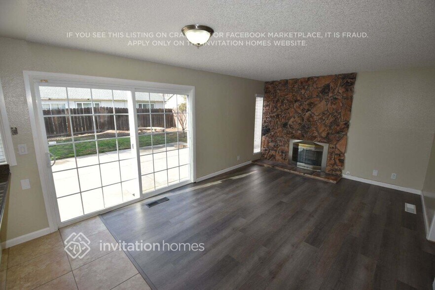 Building Photo - 518 Woodlark Dr