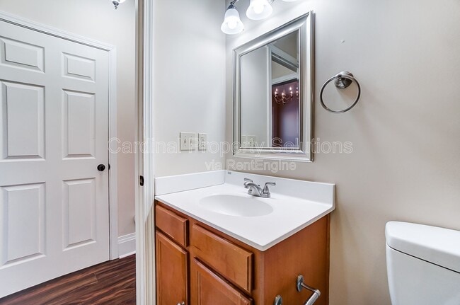 Building Photo - 2114 Kemper Ln