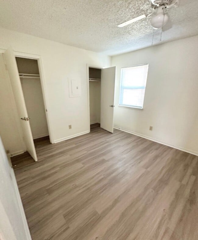 Building Photo - AVAILABLE NOW!