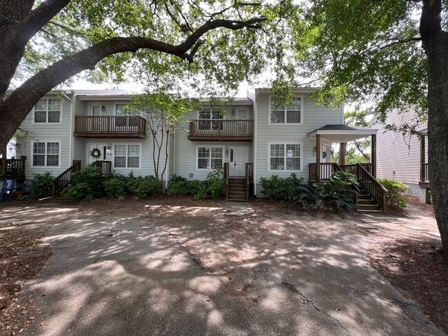Building Photo - 2 bed / 2 bath townhome in Pelican Cove