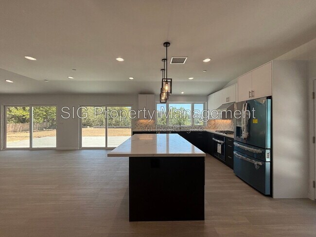 Building Photo - 2230 Sherwood Pl