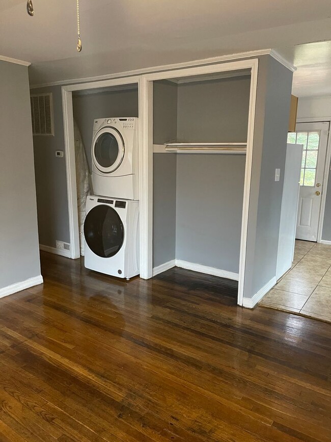 Building Photo - 3bed house in the county! Central all electric hvac, laundry, yard and hardwoods.