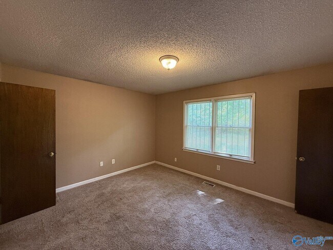 Building Photo - 1908 Catchings Dr NW