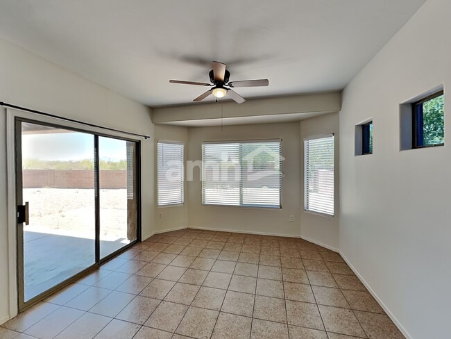 Building Photo - 7626 E Shadybrook Ln