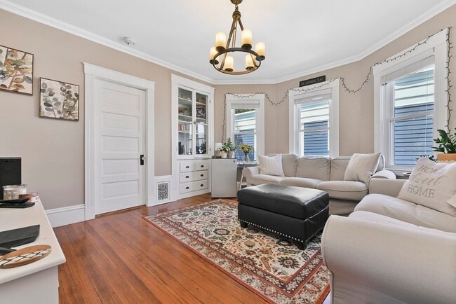 Building Photo - 257 E Cottage St