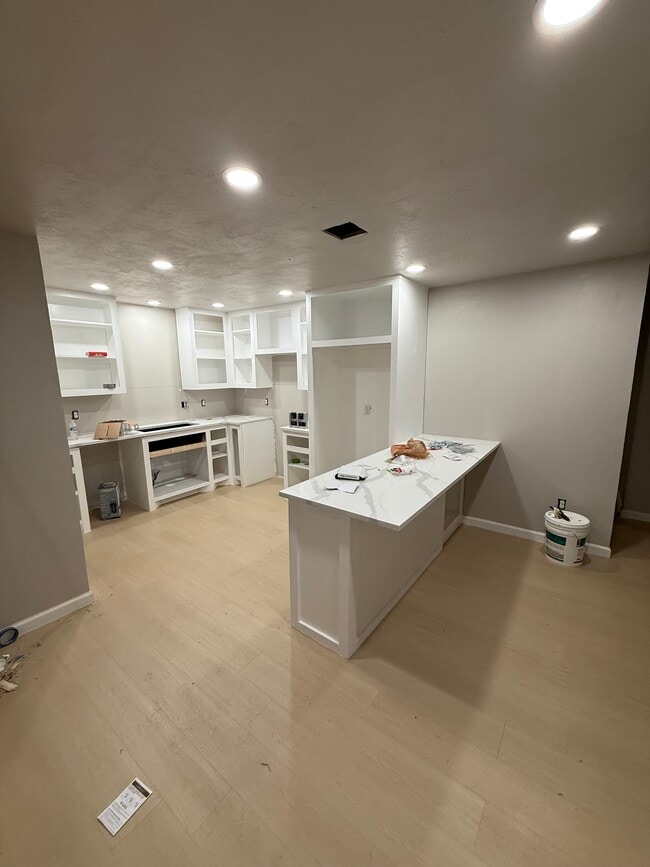 Building Photo - 917 Hillpoint Ln