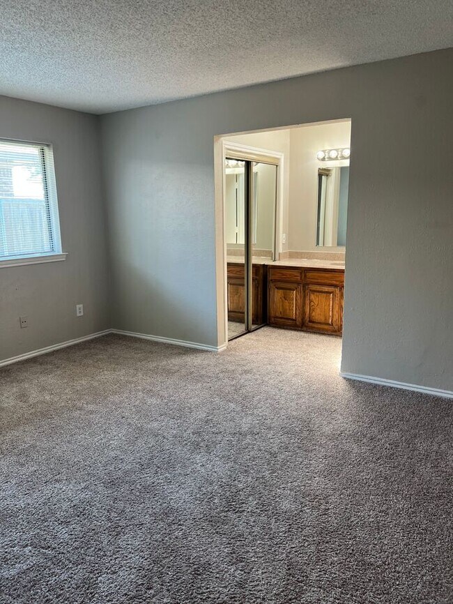 Building Photo - 11815 Garden Terrace Dr